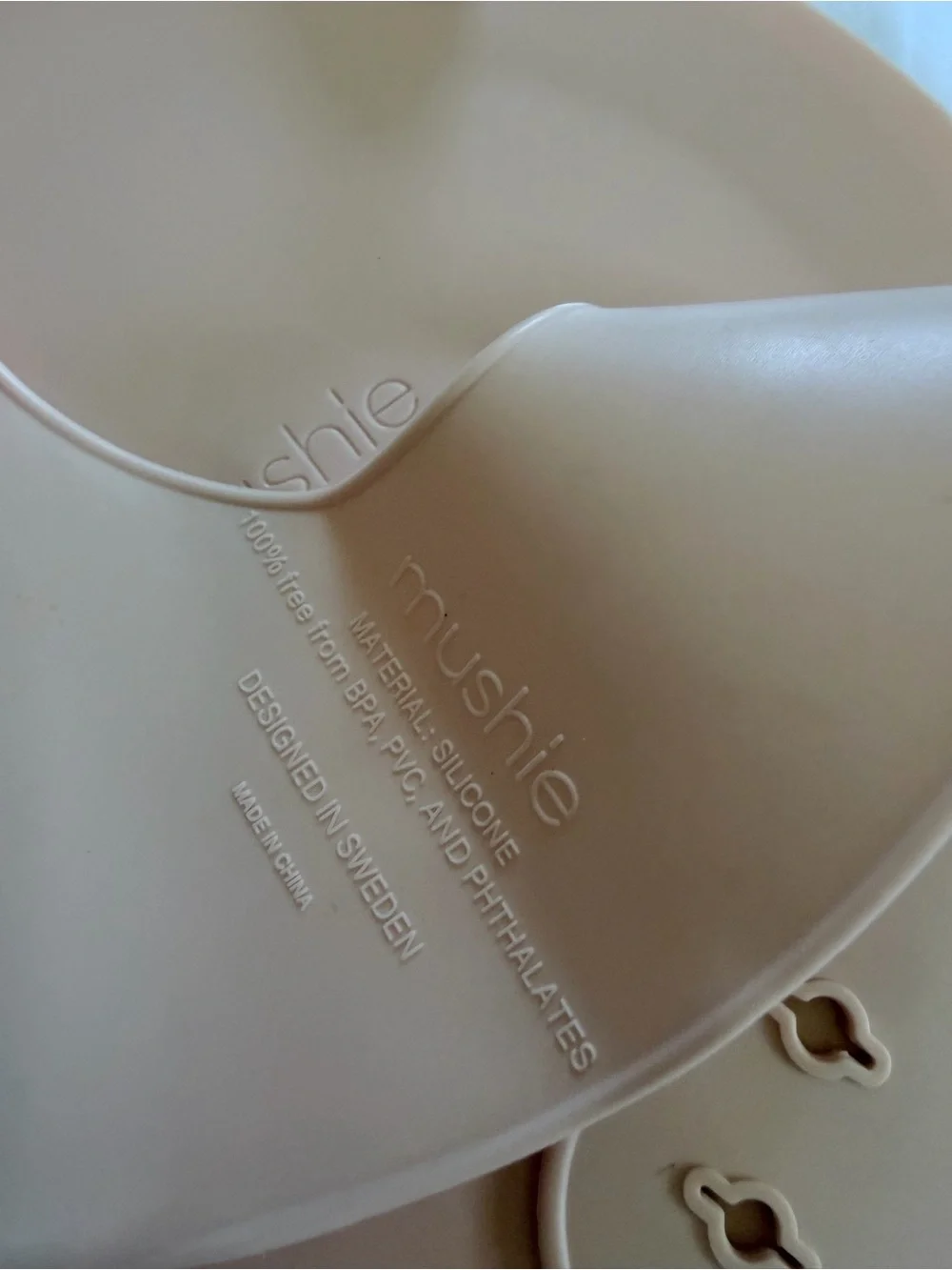 Mushie Silicone Baby Feeding Set – Divided Plate & Bib